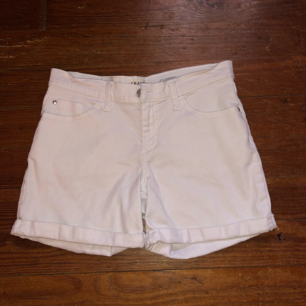 Crafted by Lee White Cuffed Shorts Size 6M No Flaw